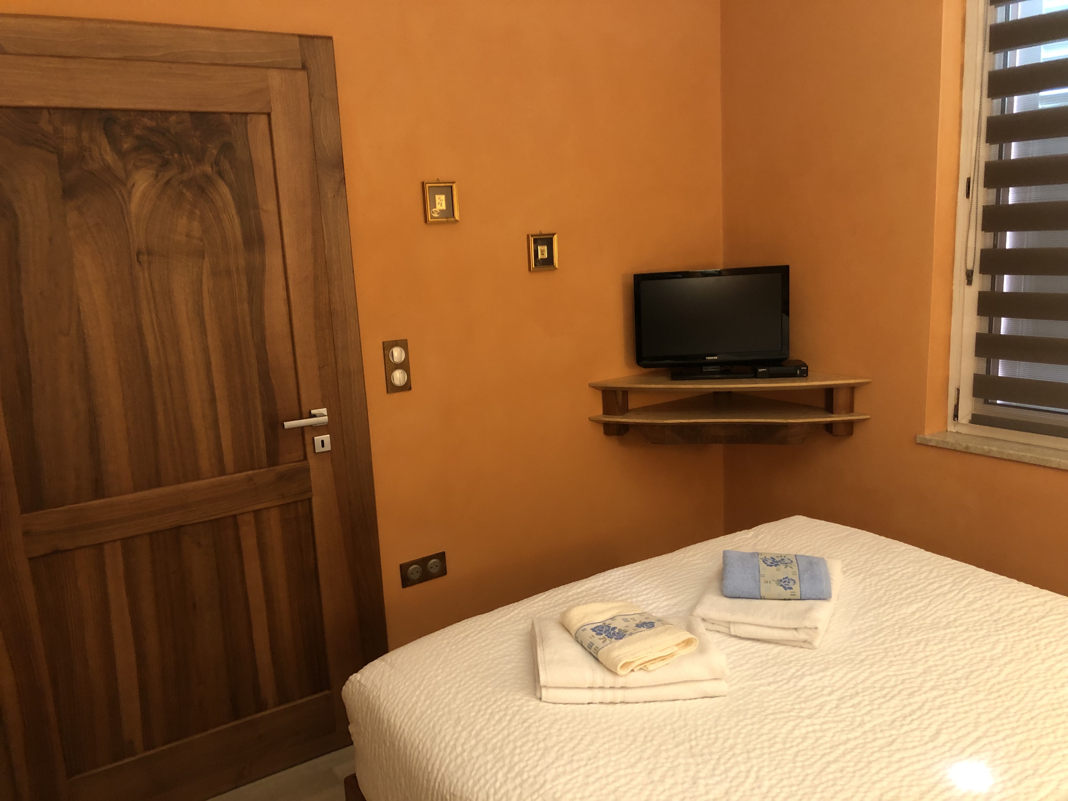 bureau 2